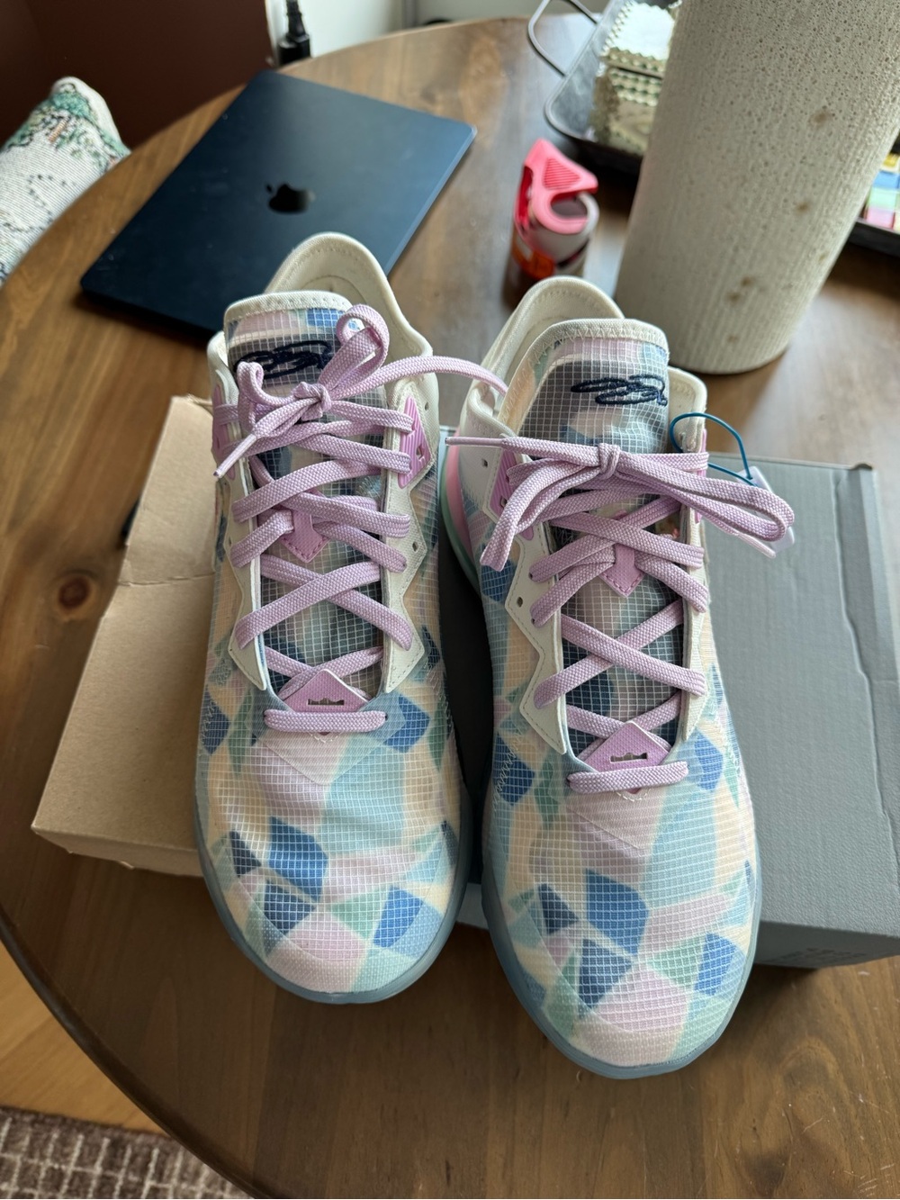 Nike x Atmos LeBron 18 “Cherry Blossom” CV7562-101 - Picture 4 of 9